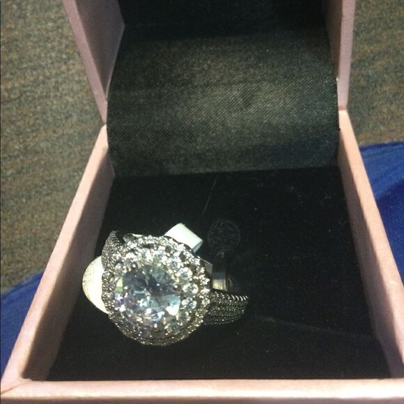 NWT Peermont  Sz 9, “Diamond, round halo ring - Picture 7 of 9